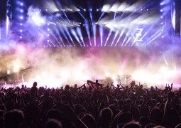 Camina hacia la luz / José Eduardo Medina