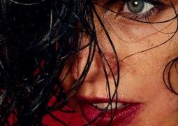 Anna Calvi Hunted