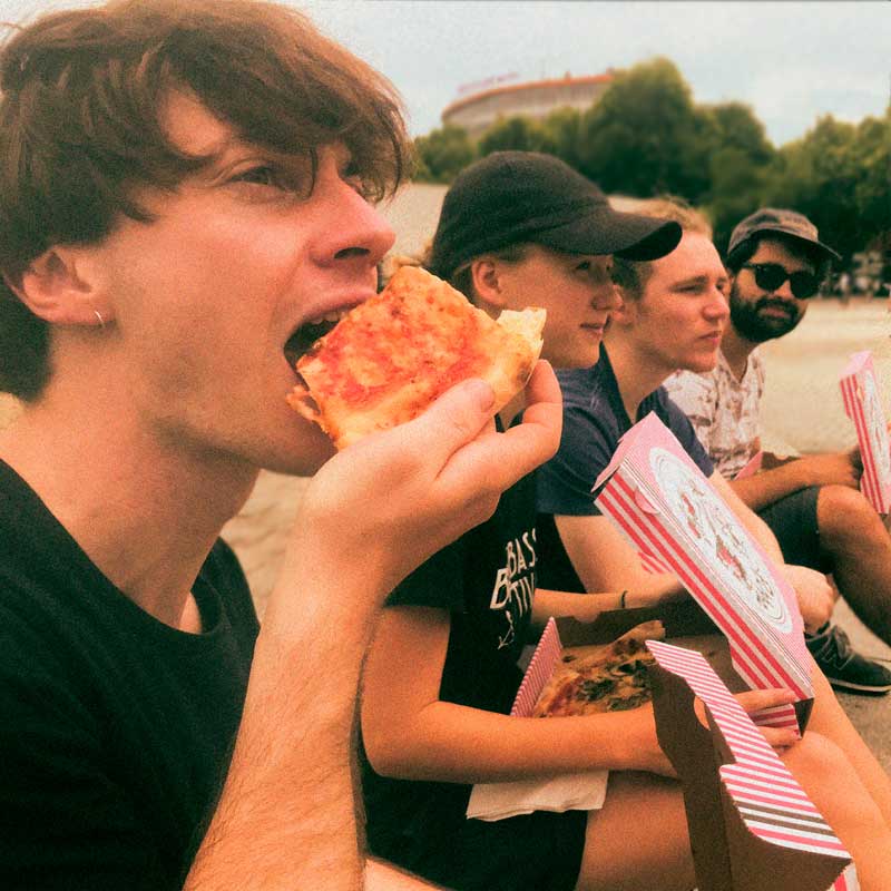 videoclip de "The Ground" de Cosse