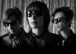 Yeah Yeah Yeahs Spitting Off the Edge of the World