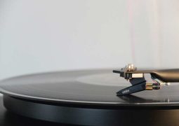 10 ejemplos de juegos de azar y apuestas como tema en canciones