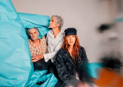 Blonde Redhead Sit Down For Dinner