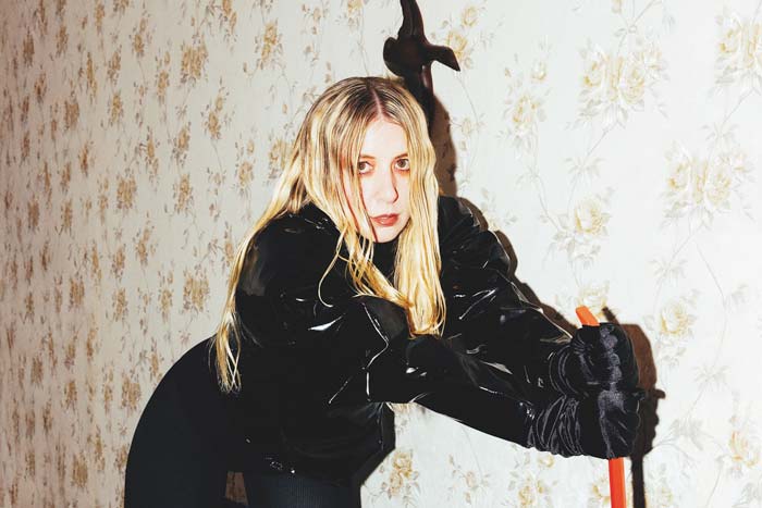 Austra Chin Up Buttercup