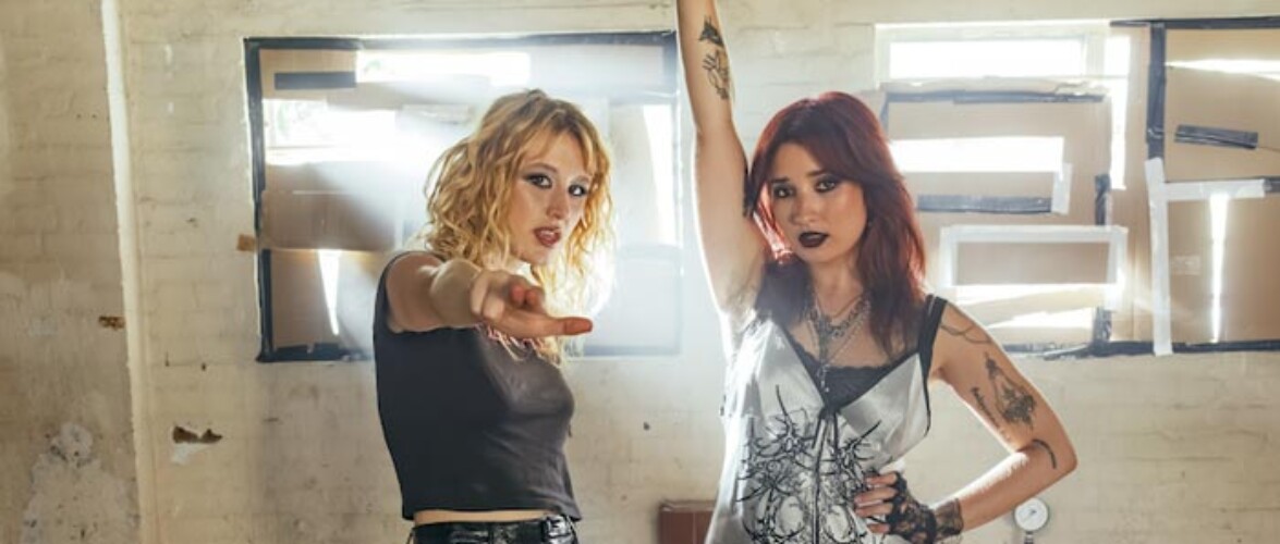 Lambrini Girls - "Bang Bang Bang"